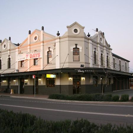 Peden'S Hotel Сесснок Экстерьер фото
