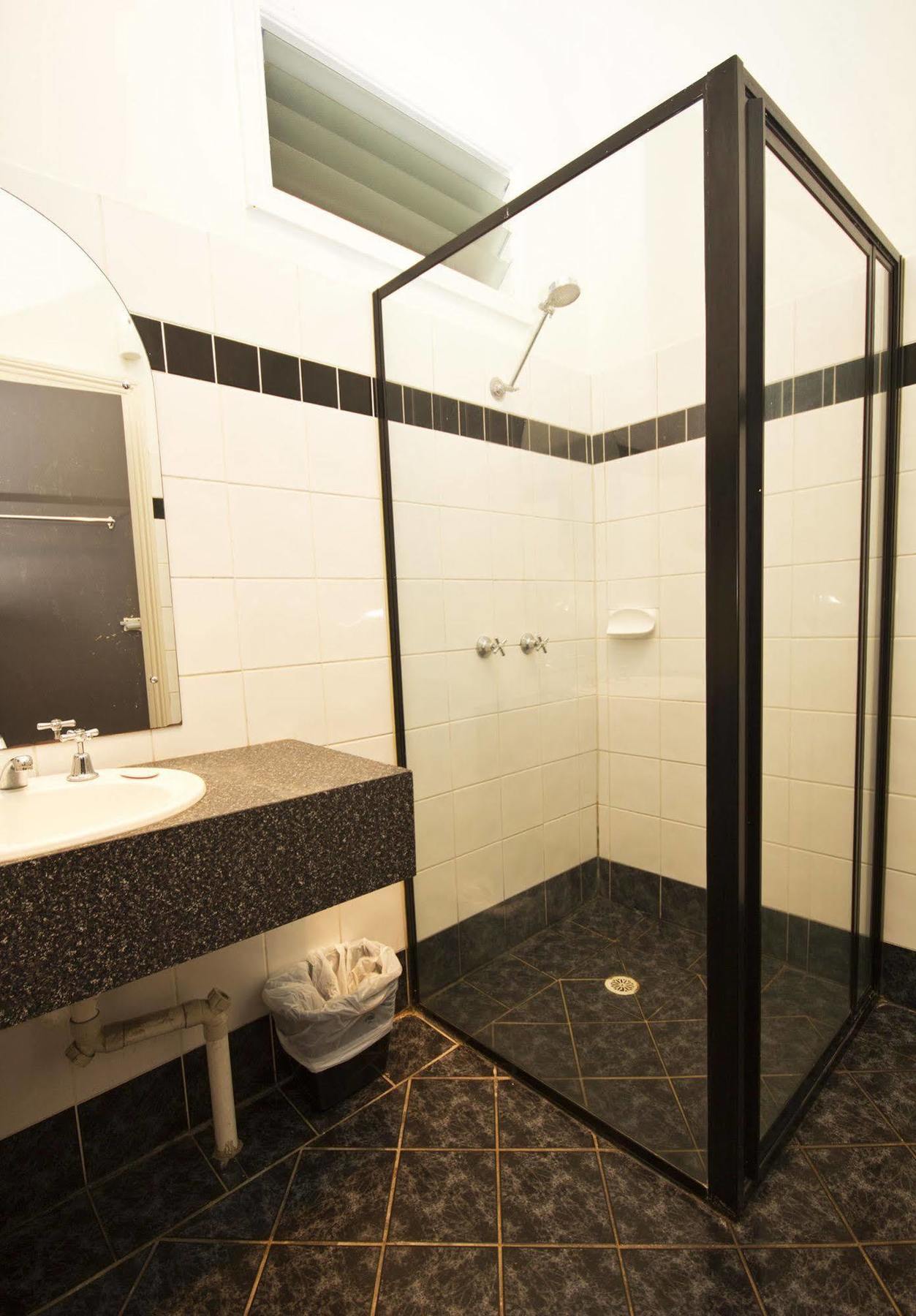 Peden'S Hotel Сесснок Экстерьер фото